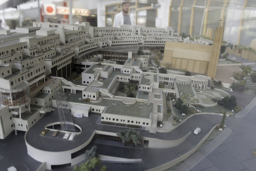 La maquette de l'Hôpital laisse apparaître le potentiel des toits et terrasses... © Jean-Pierre Viguié-Ville de Paris